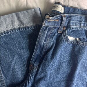 Abercrombie & Fitch - The Loose High Rise, Classic Fit Size 27